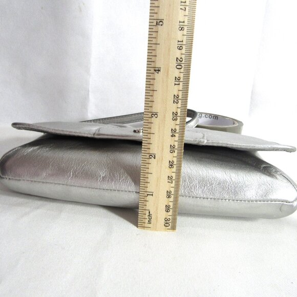 LIKE NEW "COACH" ORGANIZER WRISTLET + CARD SLOTS + KEY LEASH SOFT SILVER - Picture 11 of 12